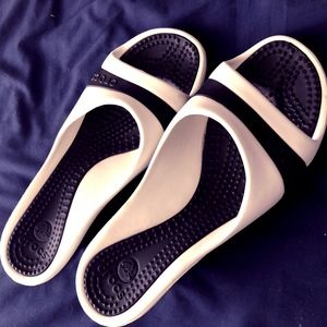 Crocs Sassari Wedges in Black and White - Size 11